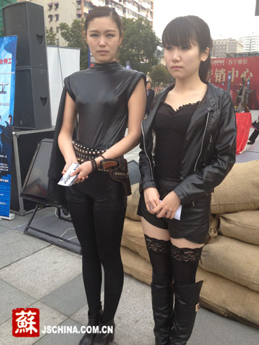南京新街口惊现性感女特工