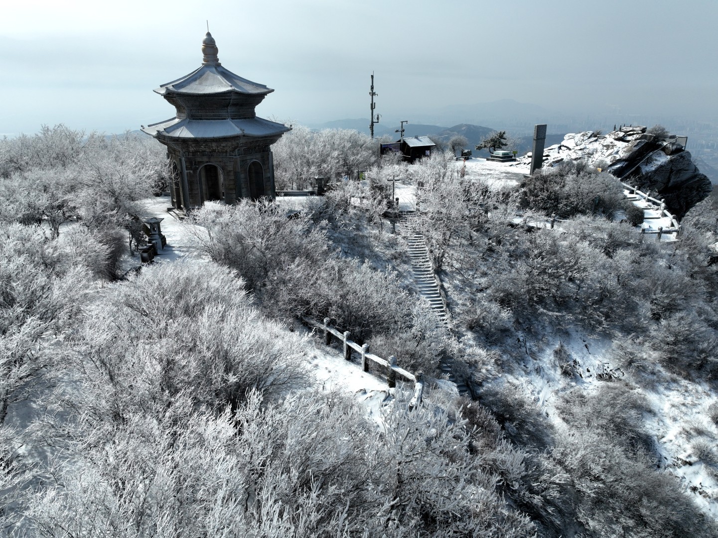 来连云港花果山玩水帘洞是必看景点之一，水帘洞口不大|水帘洞|花果山|洞口_新浪新闻