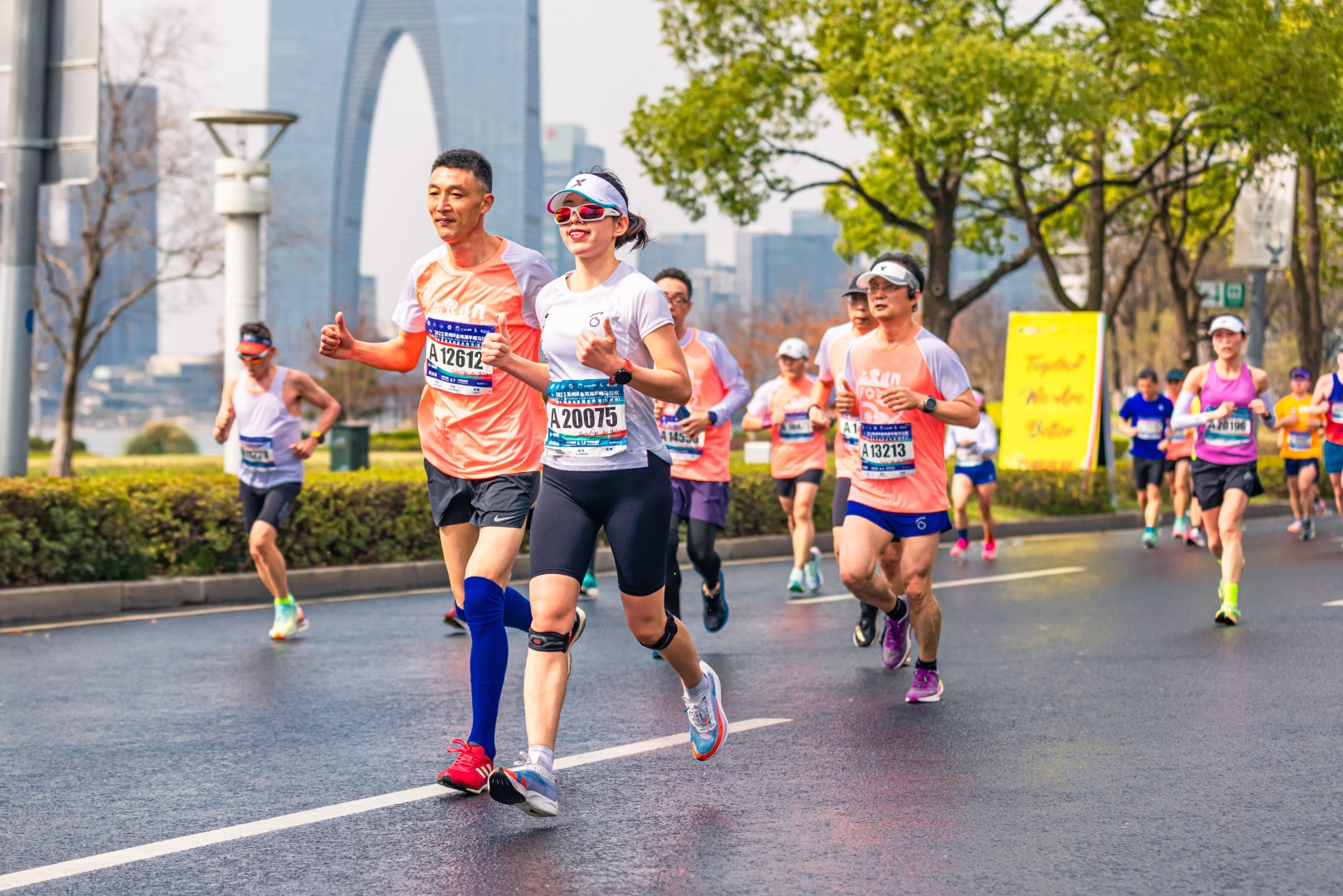 2018深圳国际马拉松欢乐开跑,3万人挥汗如雨感受深圳魅力