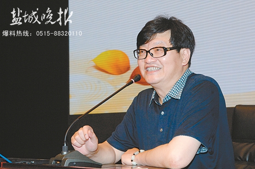 作家冰波与盐城400名小记者趣味互动